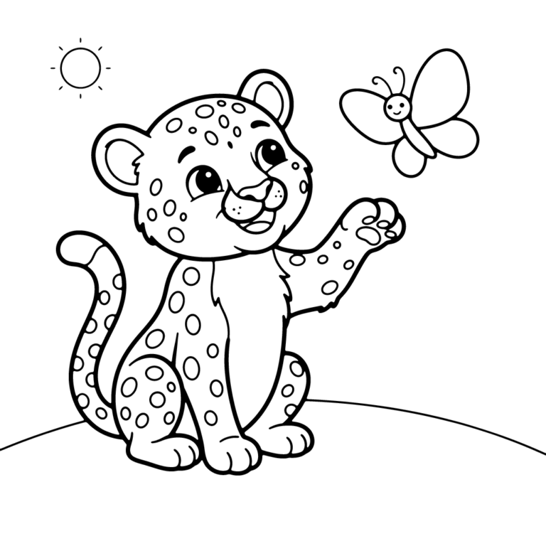 Na obrazku znajduje się mały gepard siedzący na trawie i z uśmiechem machający łapką do latającego nad nim motyla.