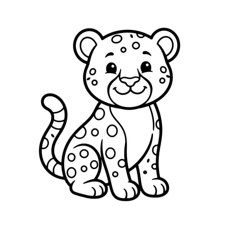 Na obrazku znajduje się uśmiechnięty mały gepard siedzący na środku, z prostą kępką trawy u dołu.