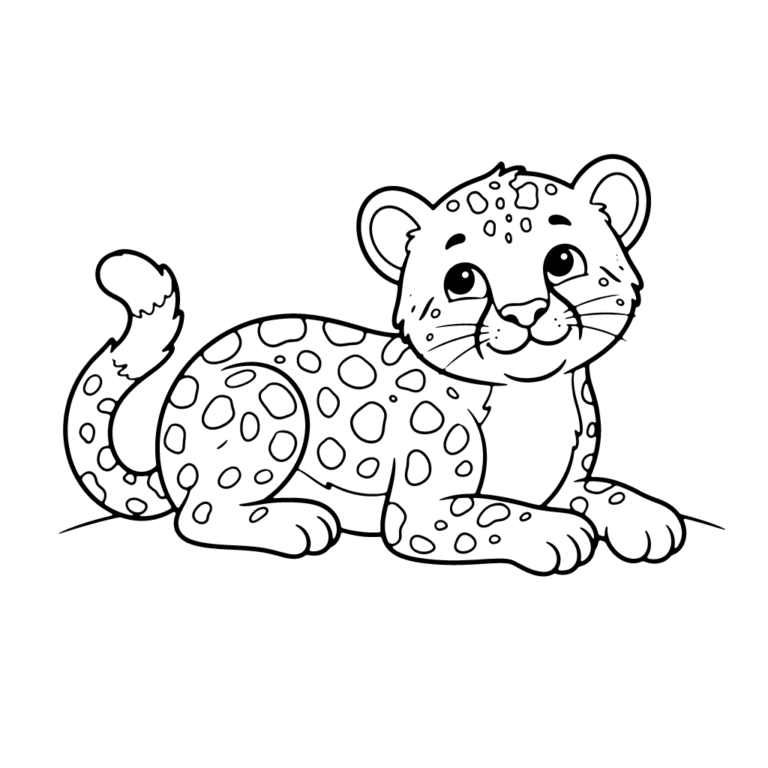 Na obrazku znajduje się uroczy, mały gepard w plamki, który leży na brzuchu i patrzy w górę z szerokim uśmiechem.